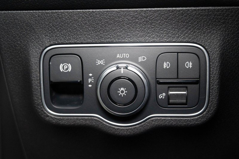 Certified 2026 Mercedes-Benz GLB 250 4MATIC image 28