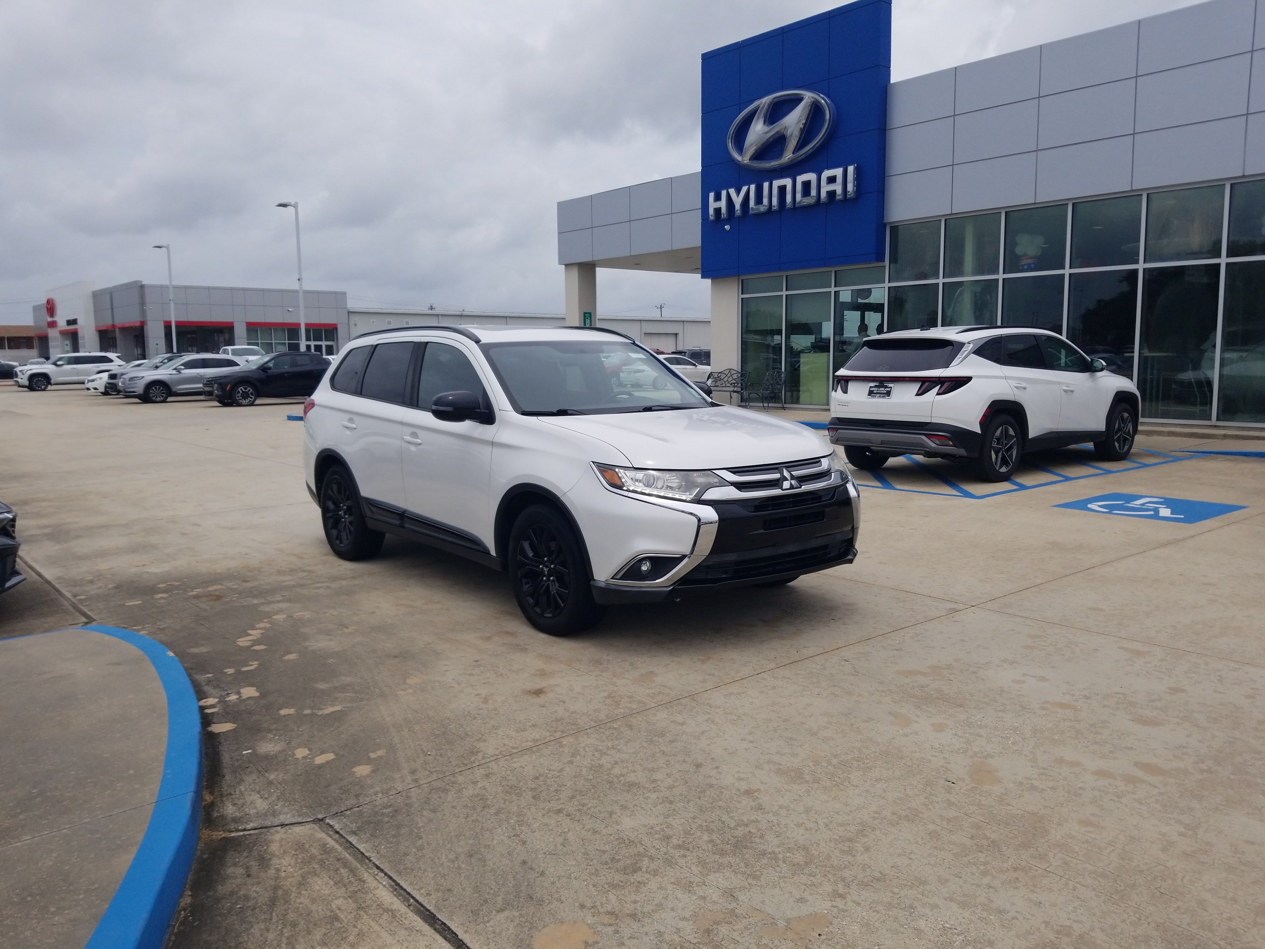 Used 2018 Mitsubishi Outlander LE FWD video 1