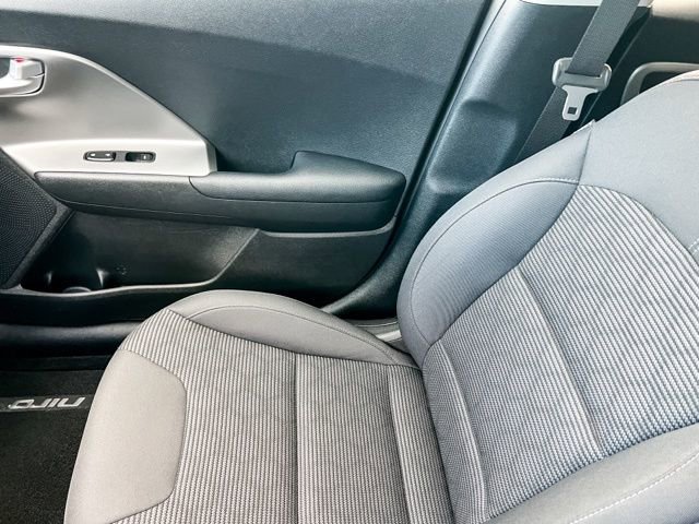 Used 2022 Kia Niro LX image 17
