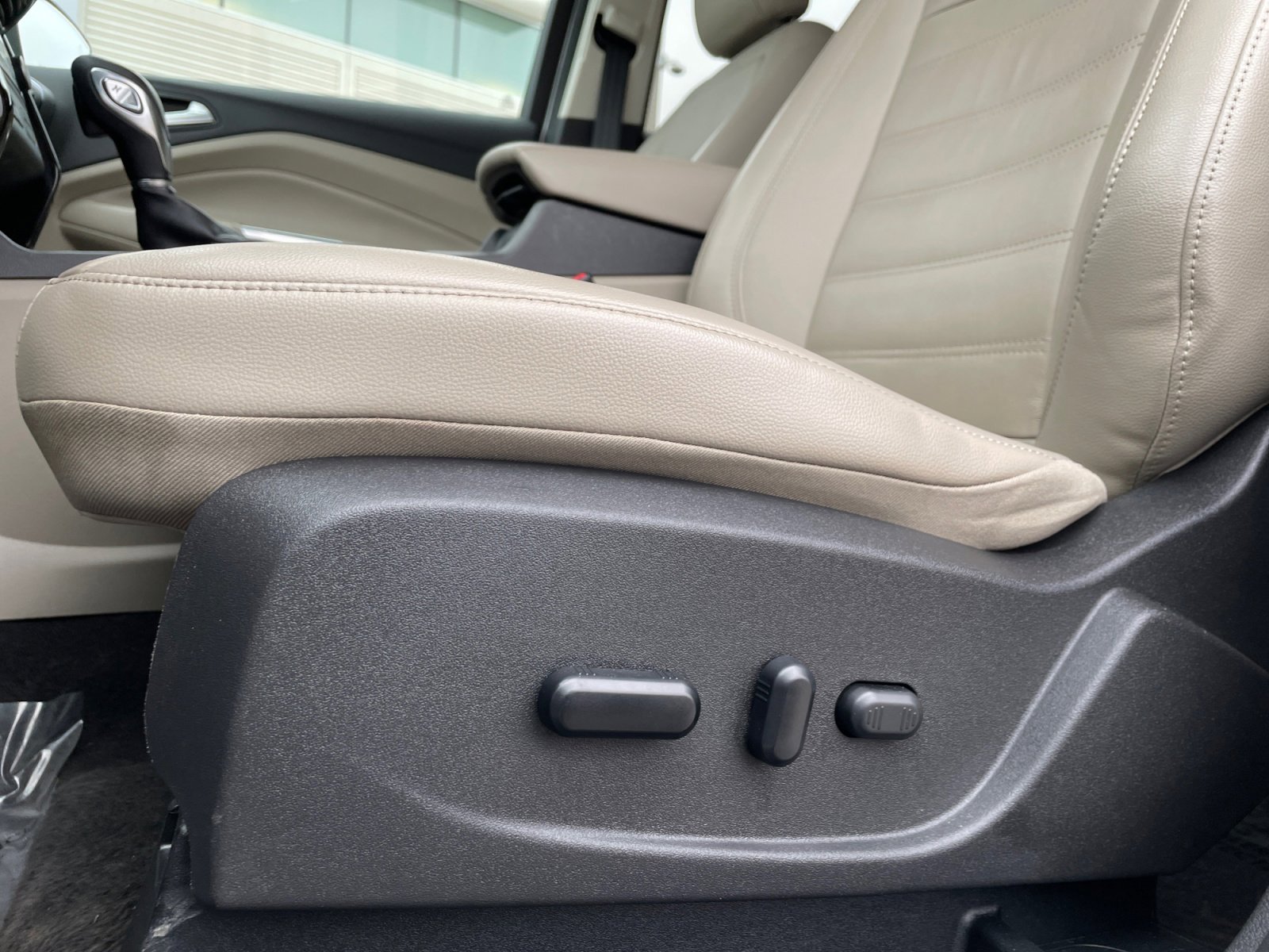 Used 2019 Ford Escape Titanium image 29