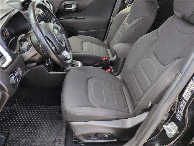 Used 2018 Jeep Renegade Latitude w/ Cold Weather Group AWD/4WD image 21