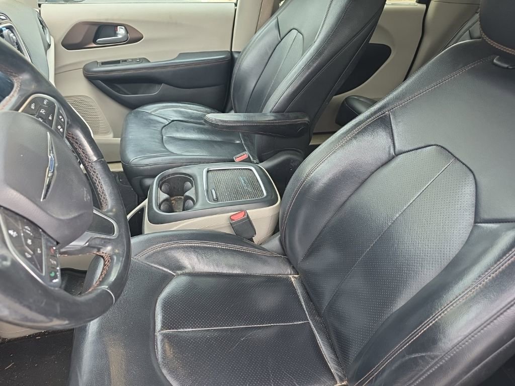 Used 2017 Chrysler Pacifica Touring-L Plus w/ Advanced Safetytec Group image 9