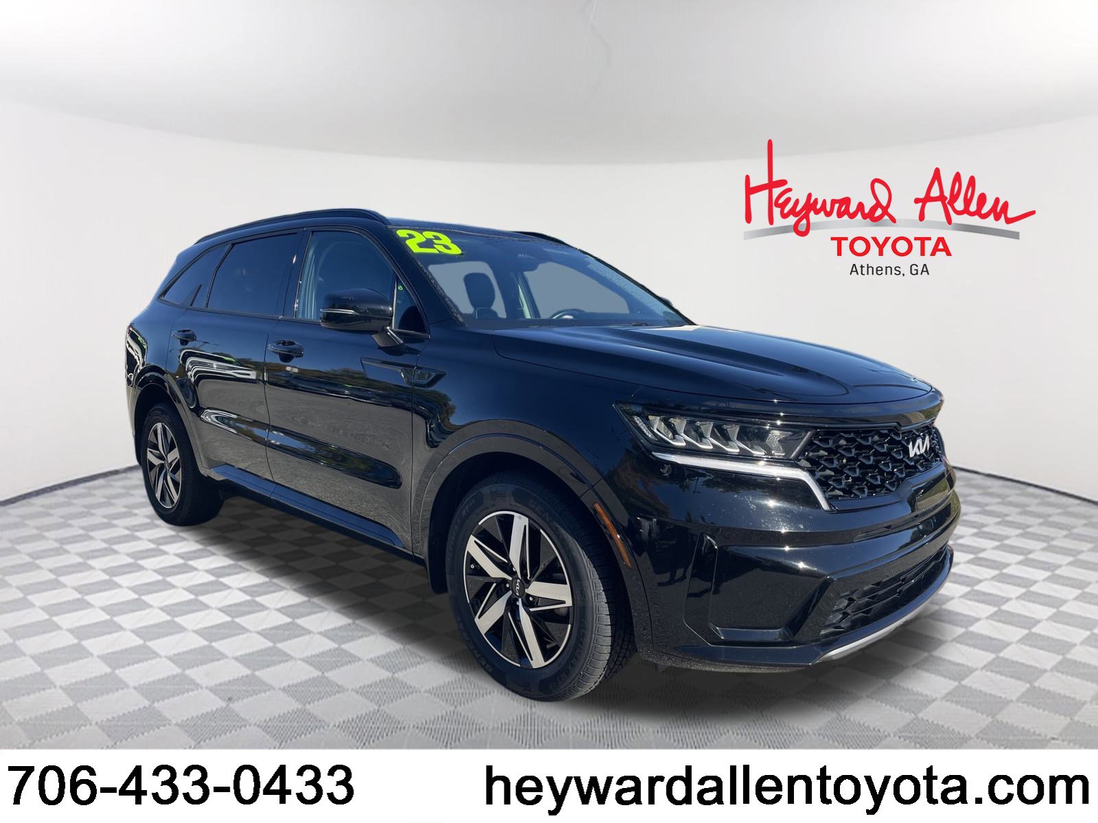 Used 2023 Kia Sorento S w/ Panoramic Sunroof Package