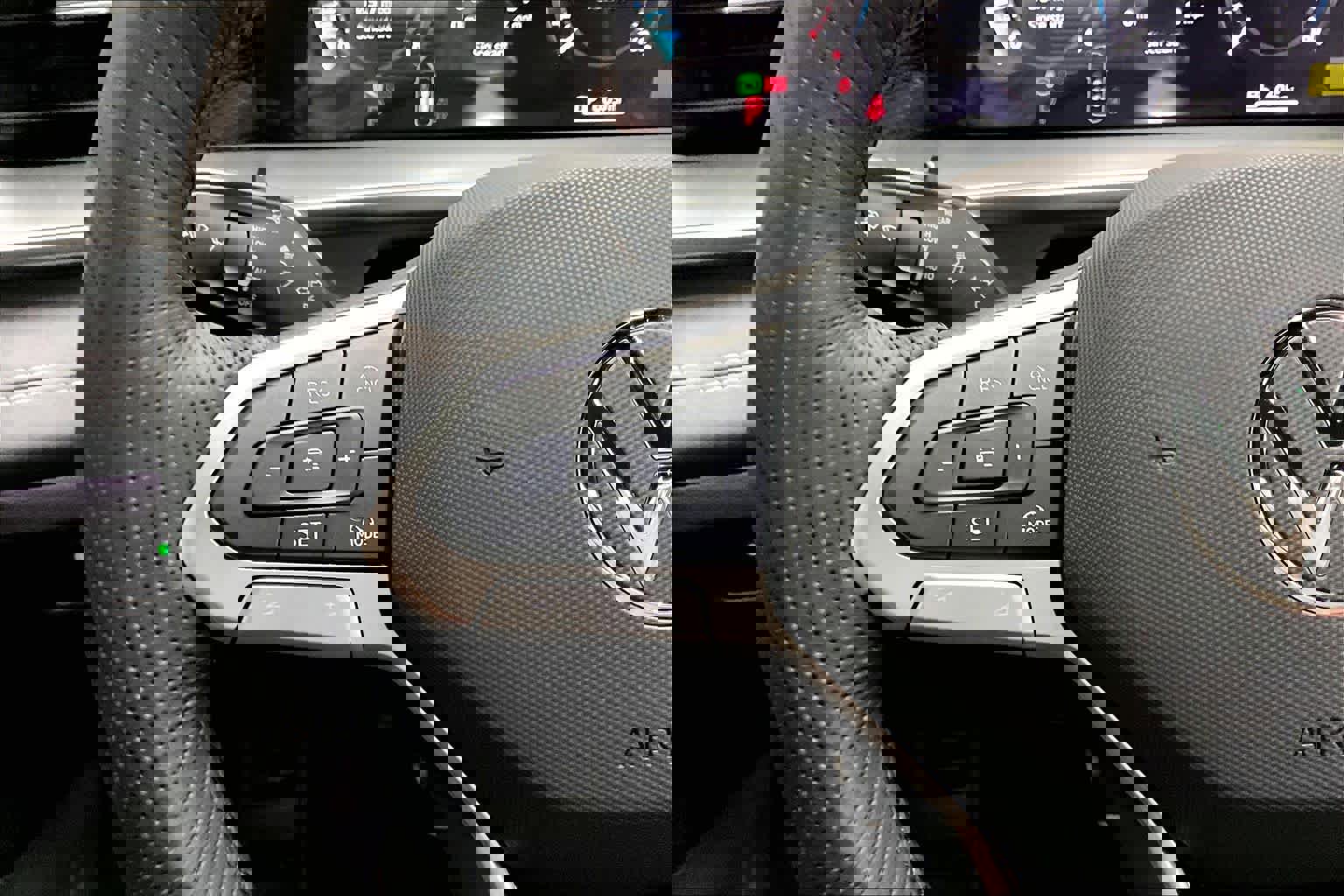 New 2026 Volkswagen Tiguan SE R-Line image 17