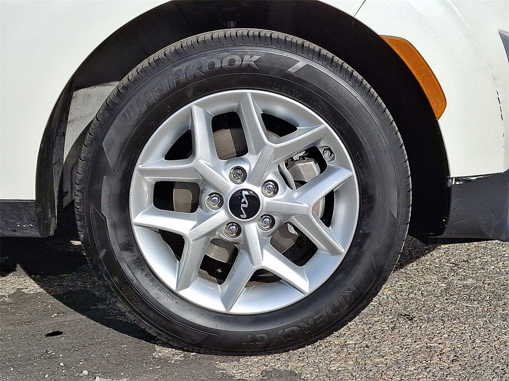 Certified 2023 Kia Soul LX w/ LX Technology Package image 8