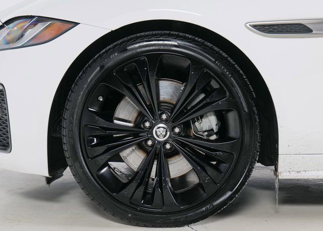 Used 2024 Jaguar XF R-Dynamic SE image 9