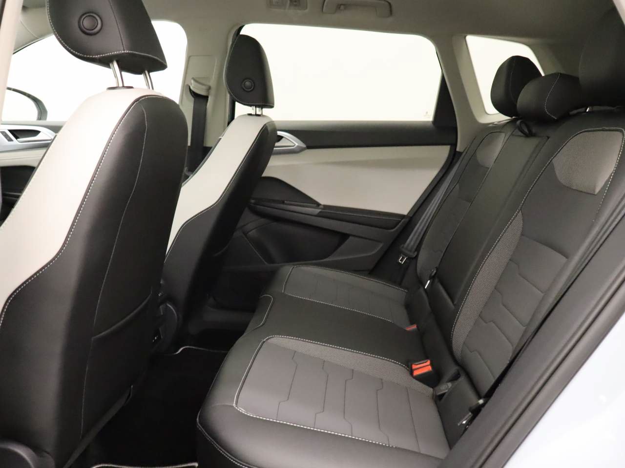 New 2026 Volkswagen Taos SE FWD image 15