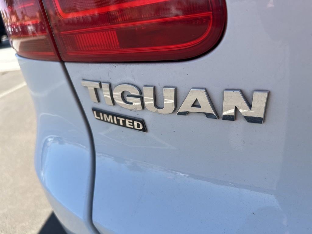 Used 2017 Volkswagen Tiguan Limited w/ Premium Package FWD image 4