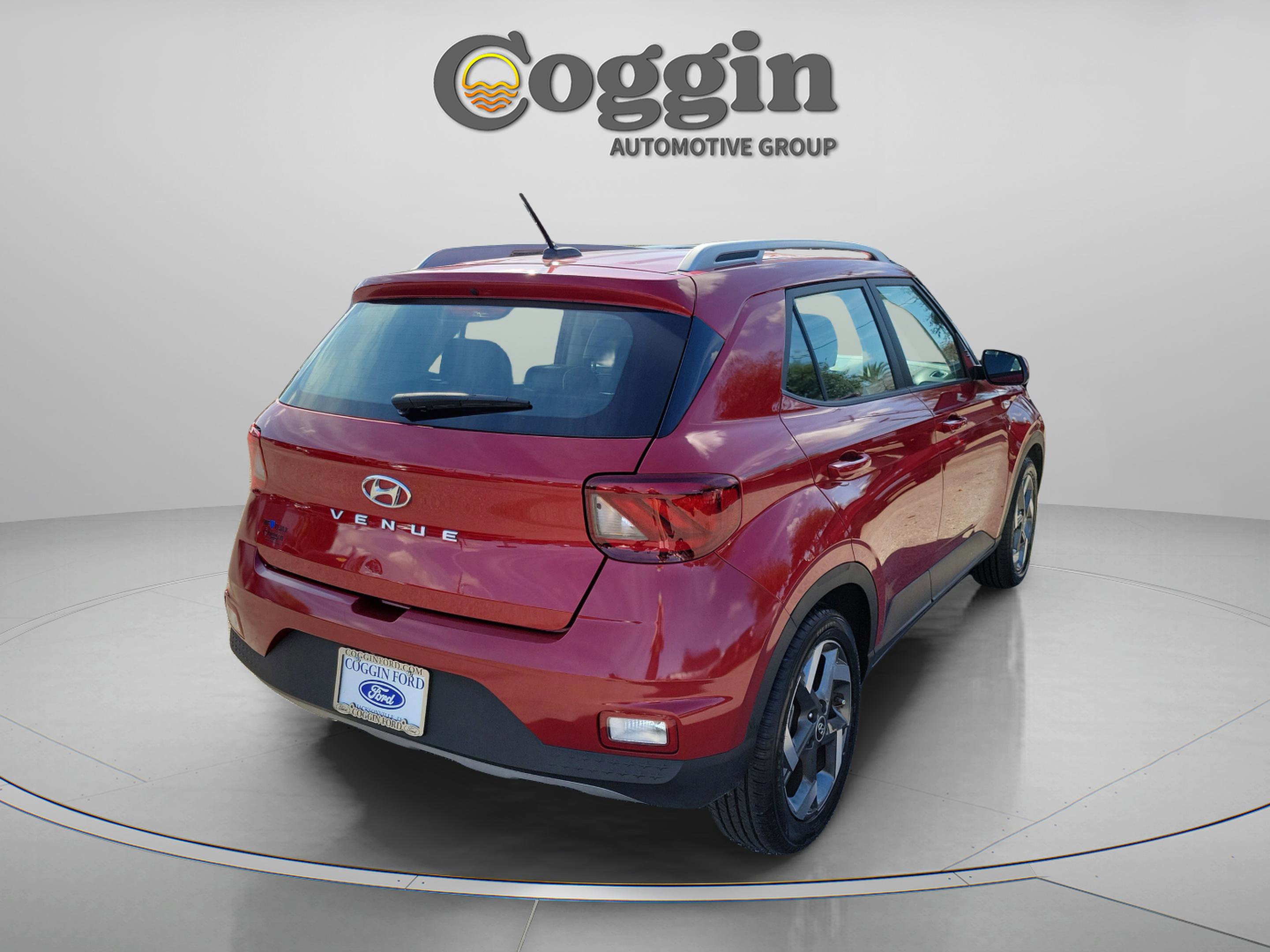 Used 2023 Hyundai Venue Limited image 4