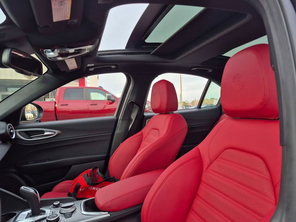 New 2025 Alfa Romeo Giulia AWD w/ Driving Assist Package image 14