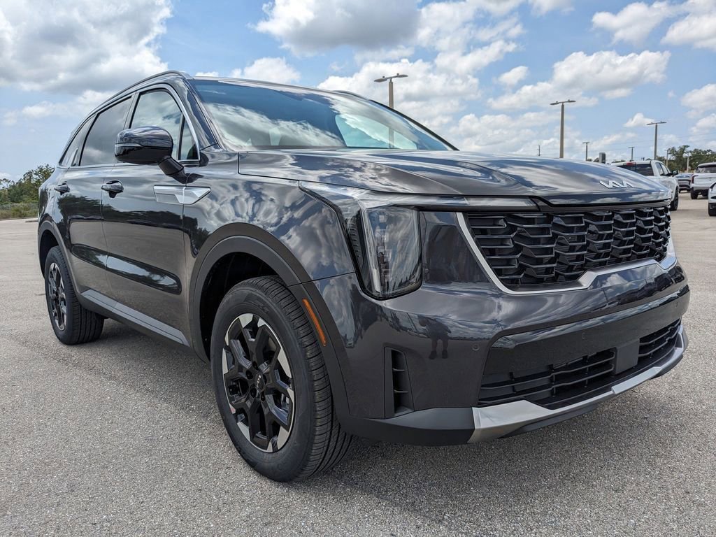 Certified 2025 Kia Sorento S AWD/4WD image 2