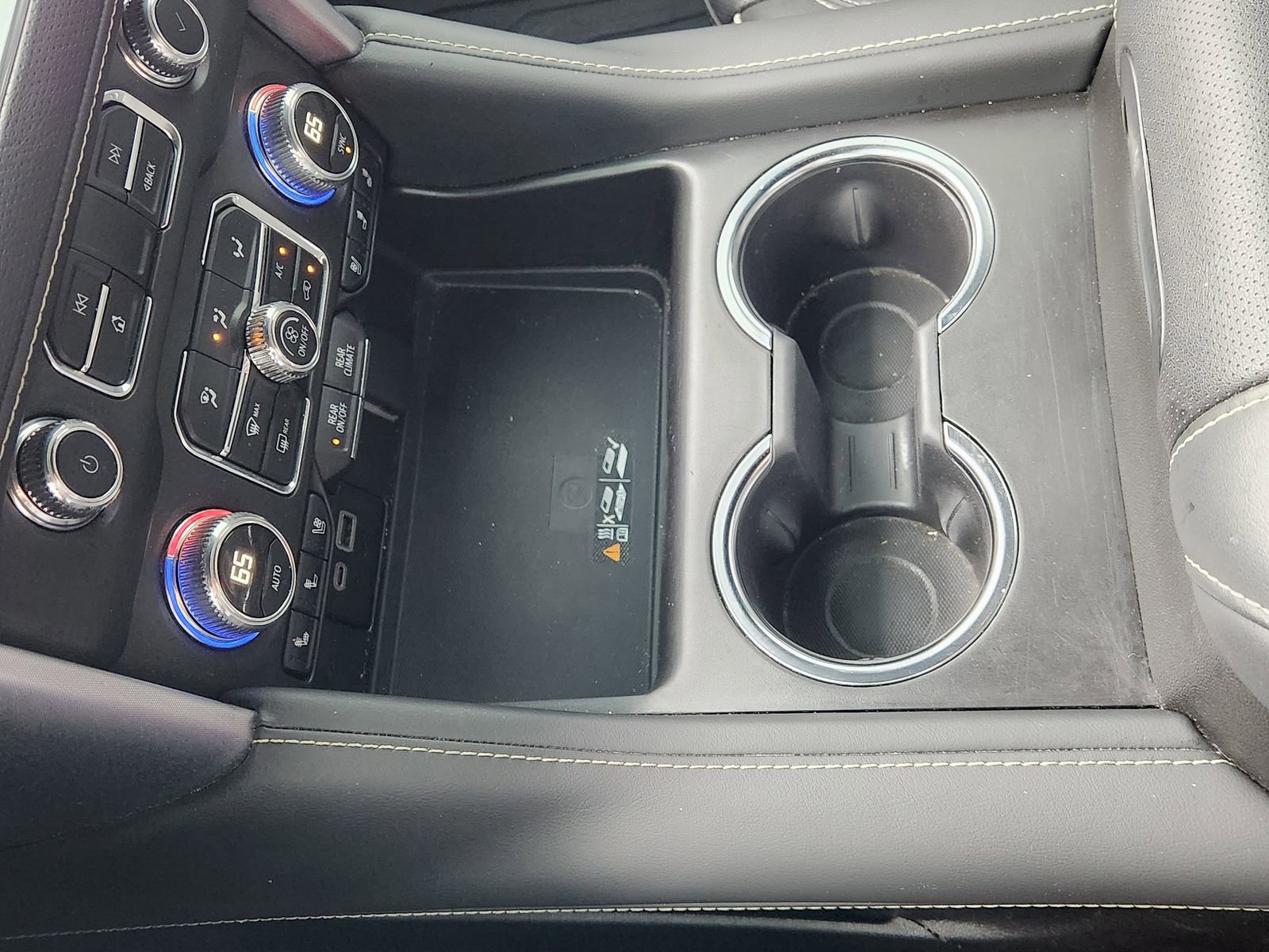 Used 2024 GMC Yukon SLT image 23