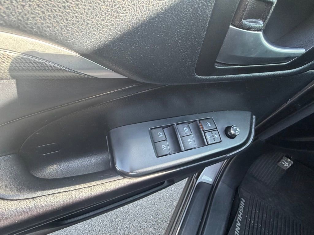 Used 2017 Toyota Highlander SE image 8