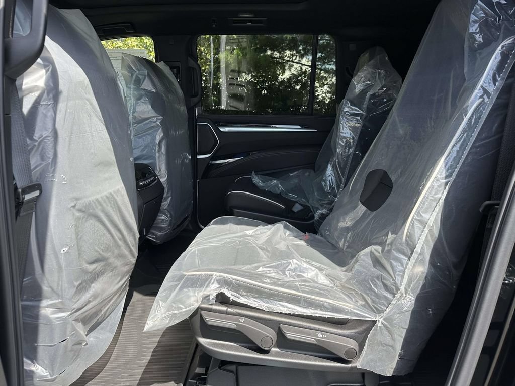New 2026 Cadillac Escalade ESV Sport w/ LPO, Floor Liner Package AWD/4WD image 9