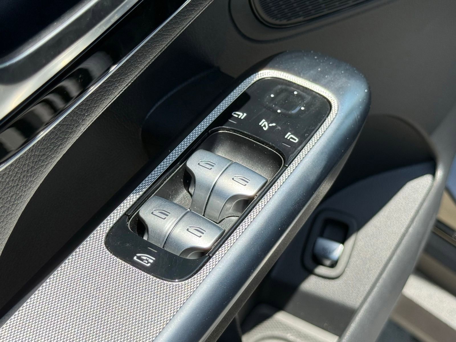 Used 2026 Mercedes-Benz GLC 300 image 23