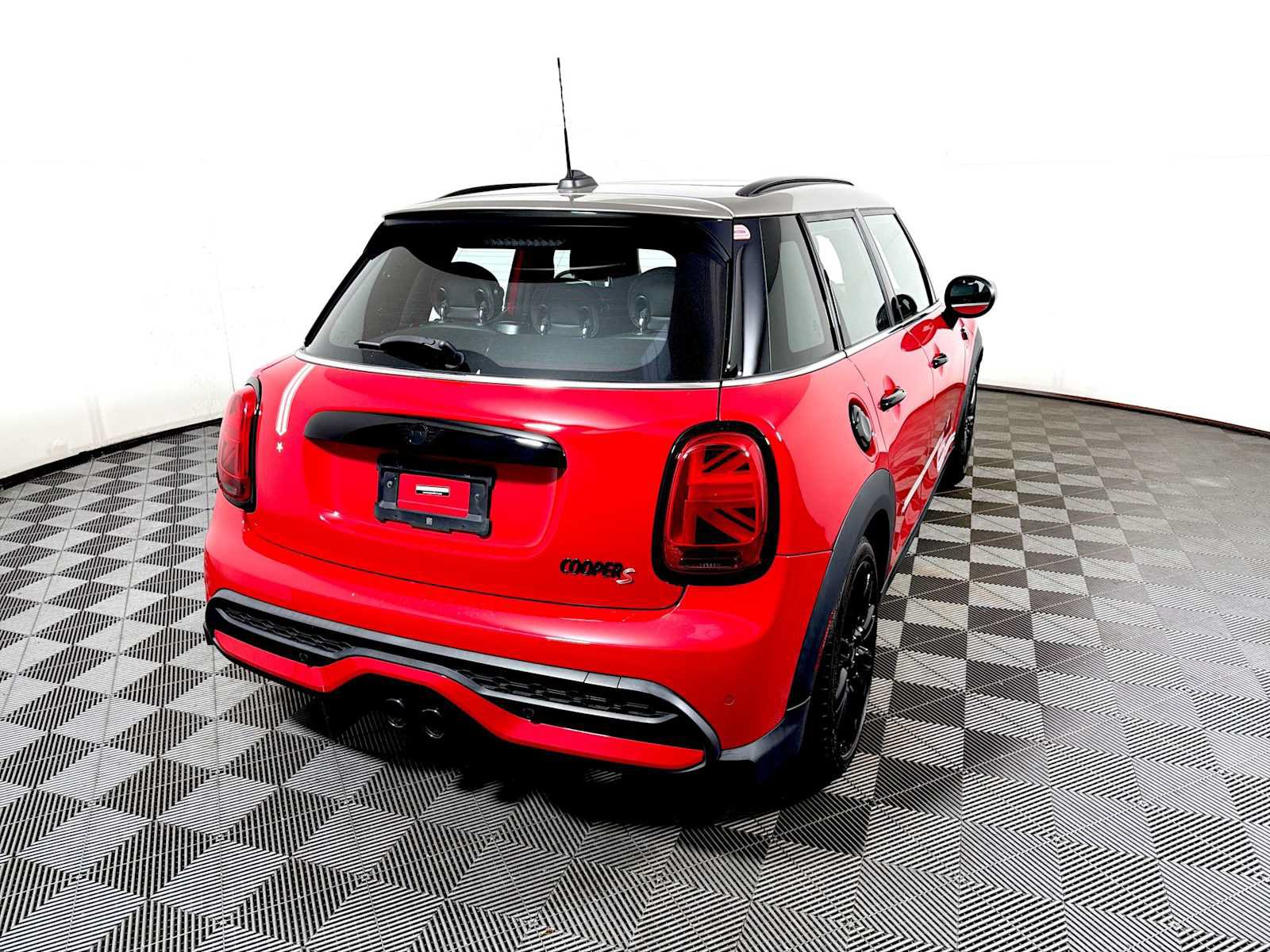 Used 2023 MINI Cooper S FWD image 6