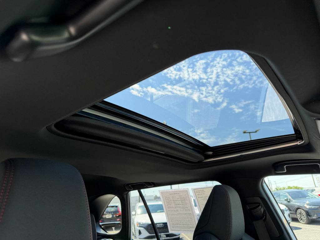 Used 2022 Toyota RAV4 SE w/ Weather & Moonroof Package AWD/4WD image 17