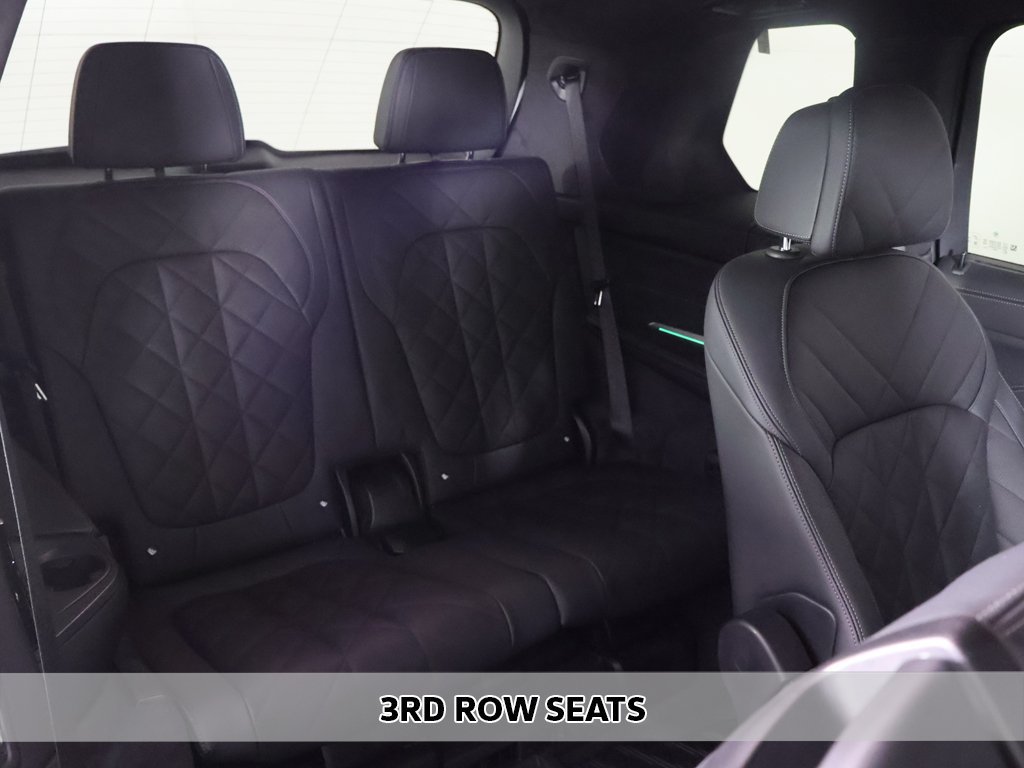 Used 2024 BMW X7 xDrive40i w/ M Sport Package AWD/4WD image 9