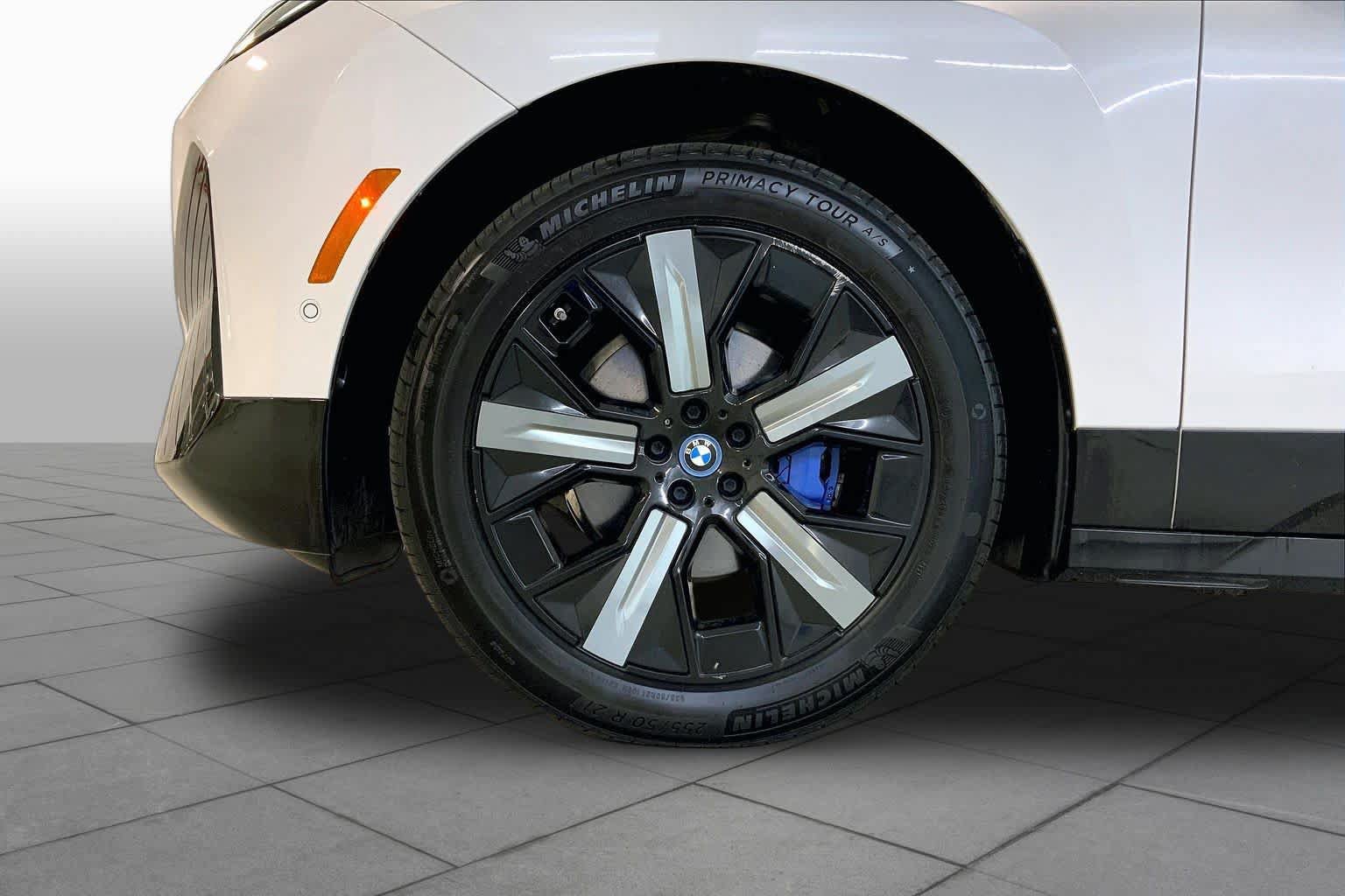 Used 2024 BMW iX xDrive50 w/ Sport Package AWD/4WD image 10