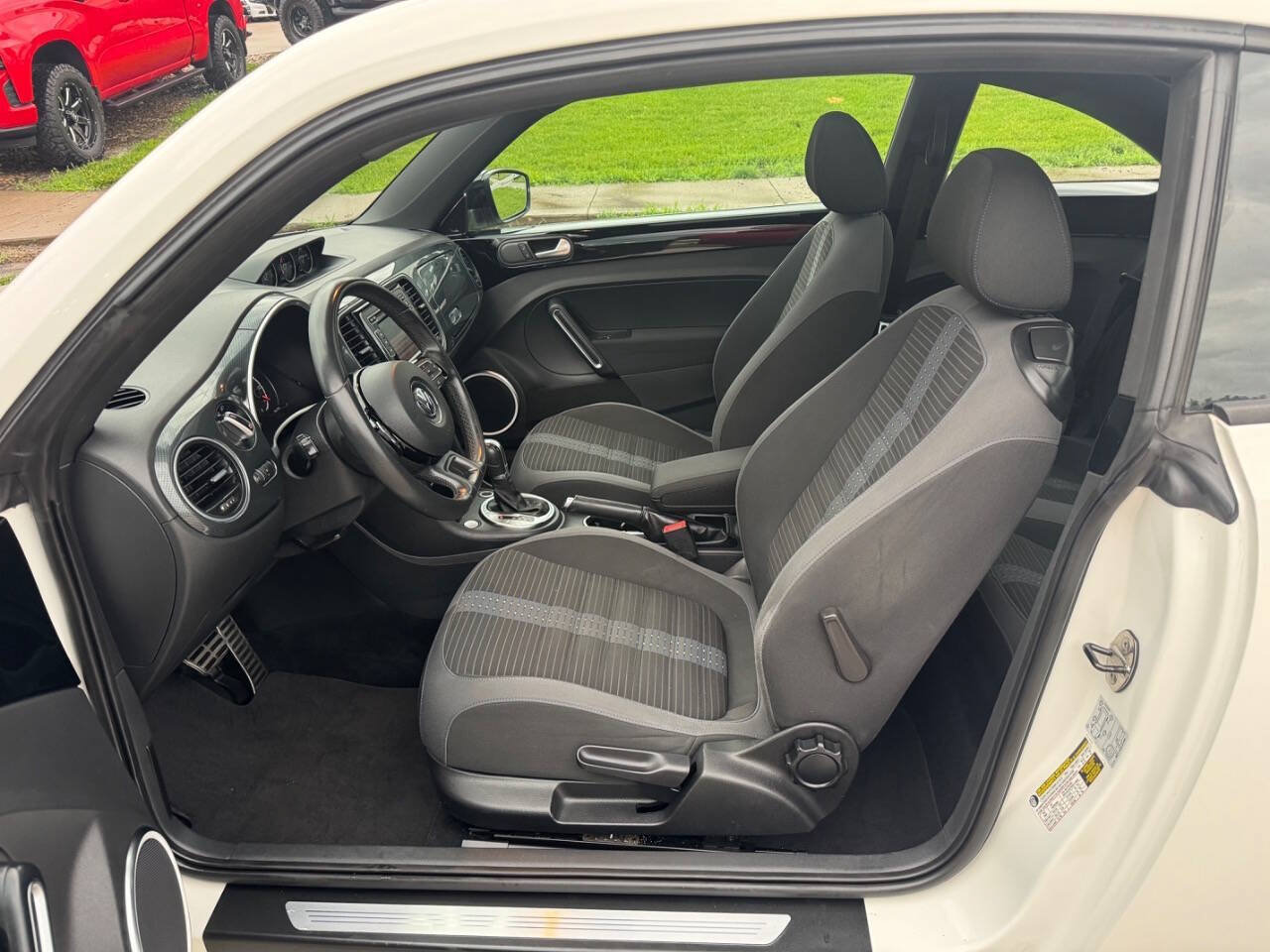 Used 2013 Volkswagen Beetle 2.0T FWD image 11