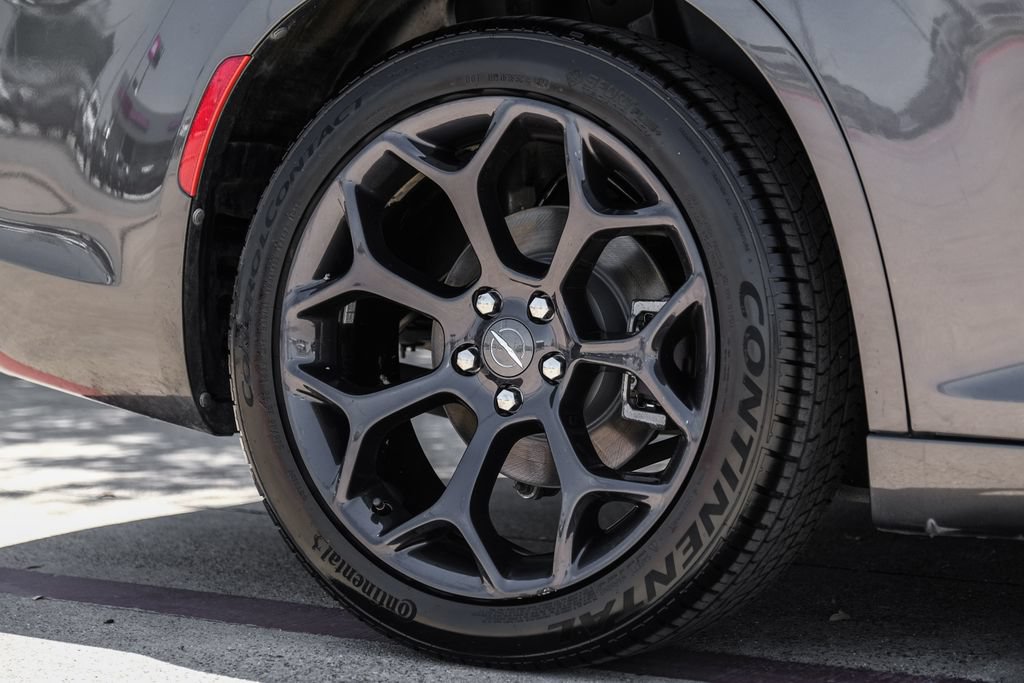 Used 2019 Chrysler 300 S RWD image 70