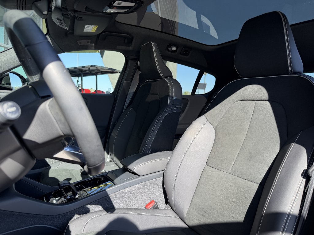 Used 2023 Volvo C40 P8 Recharge Plus AWD/4WD image 34