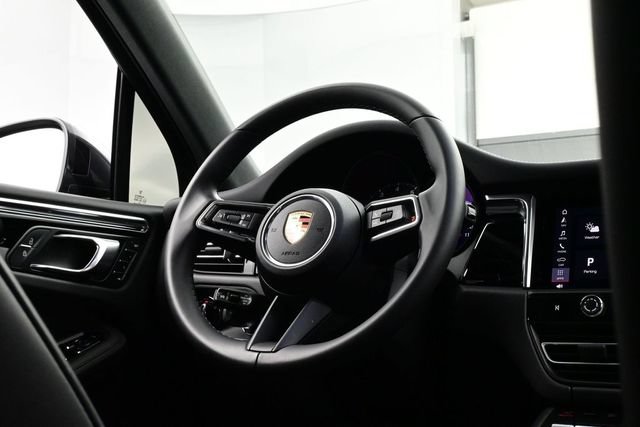 Certified 2025 Porsche Macan AWD/4WD image 19
