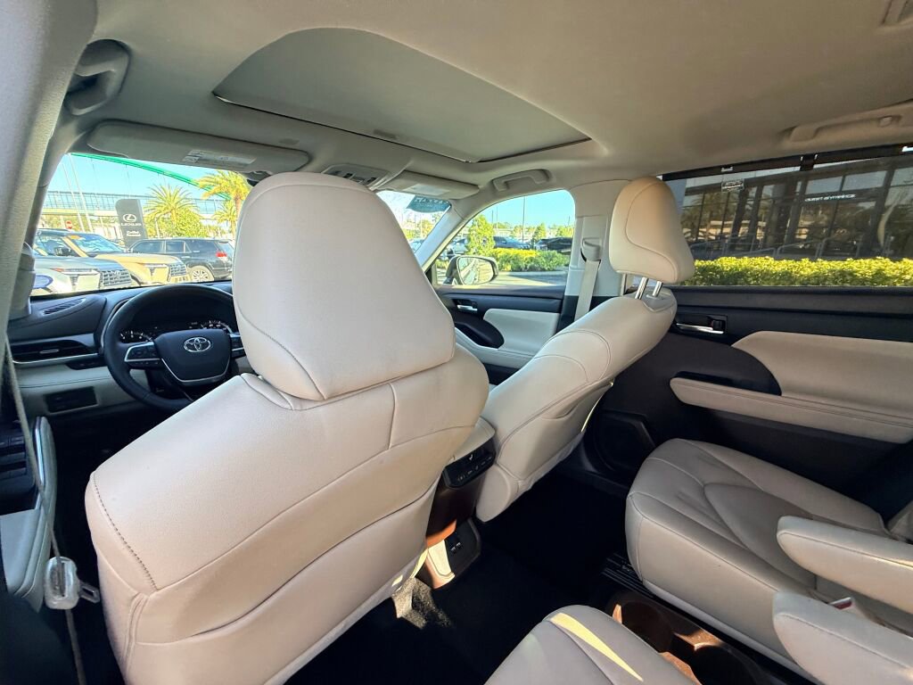 Used 2021 Toyota Highlander XLE image 20
