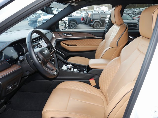 Used 2024 Jeep Grand Cherokee L Summit image 2