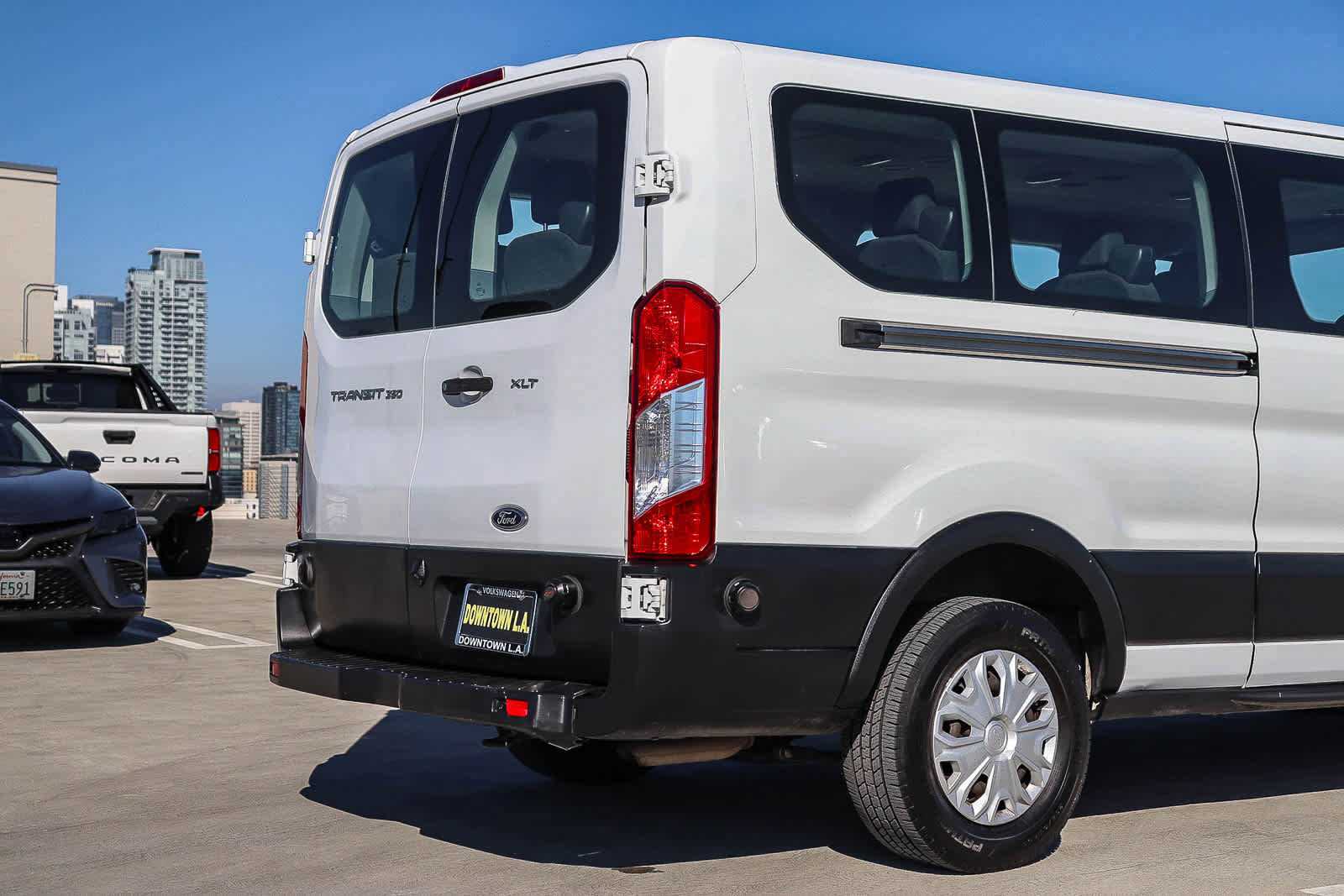 Used 2019 Ford Transit 350 XLT image 9