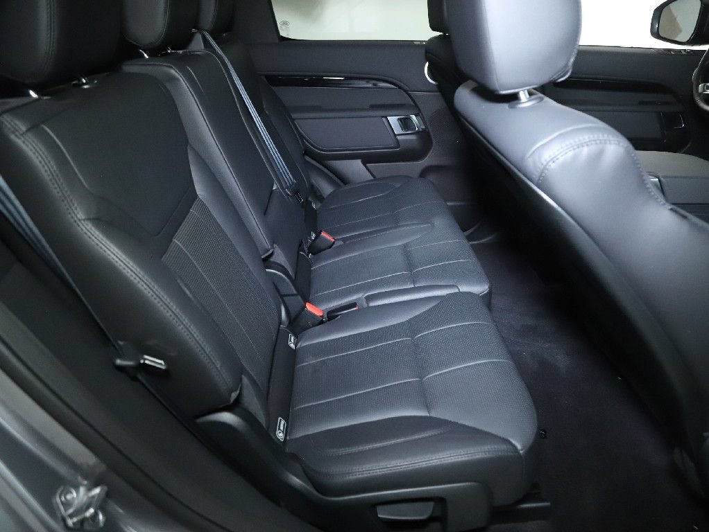 Used 2017 Land Rover Discovery SE AWD/4WD image 32