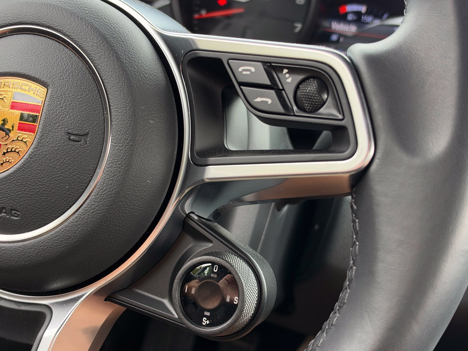 Certified 2025 Porsche 718 Cayman RWD image 22