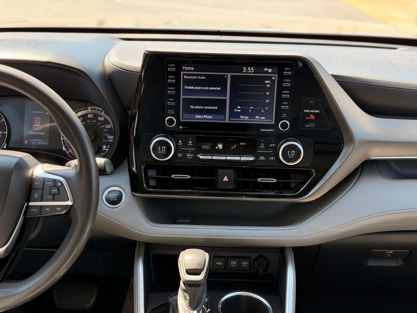 Used 2020 Toyota Highlander L FWD image 27