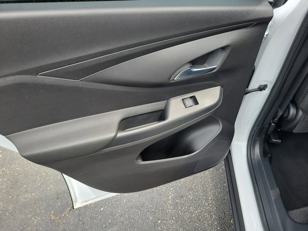 Certified 2025 Buick Envista Preferred FWD image 16