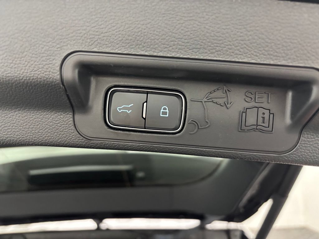 Used 2023 Ford Explorer XLT w/ Equipment Group 202A AWD/4WD image 10