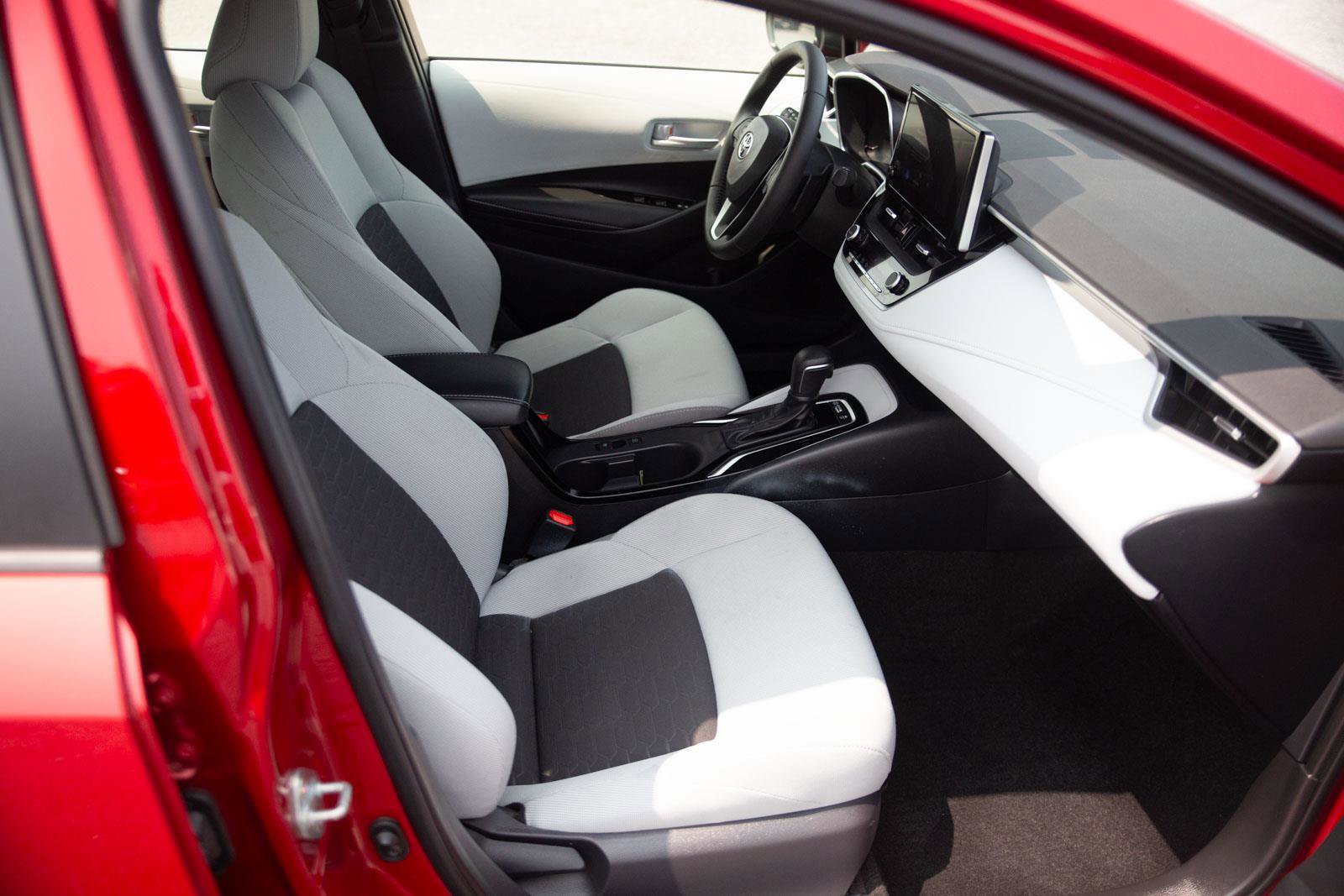 Used 2025 Toyota Corolla SE image 22