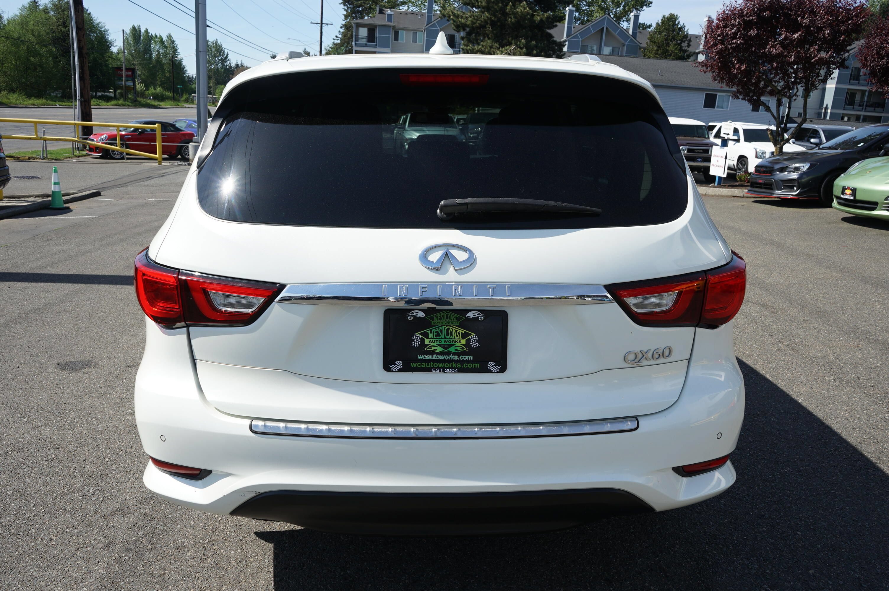 Used 2017 INFINITI QX60 Luxe w/ Premium Plus Package AWD/4WD image 4