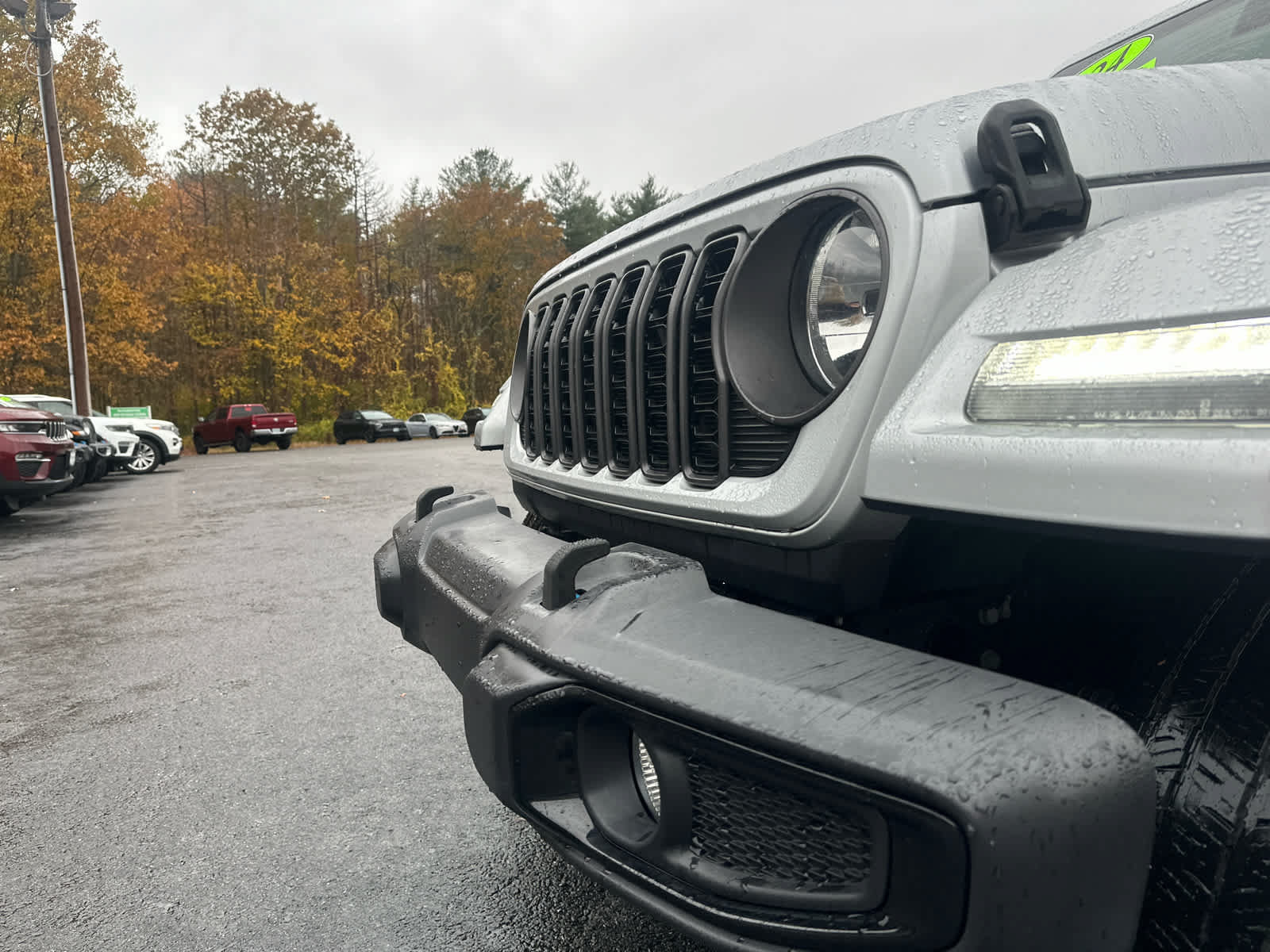 Used 2024 Jeep Wrangler Unlimited w/ Convenience Group AWD/4WD image 17