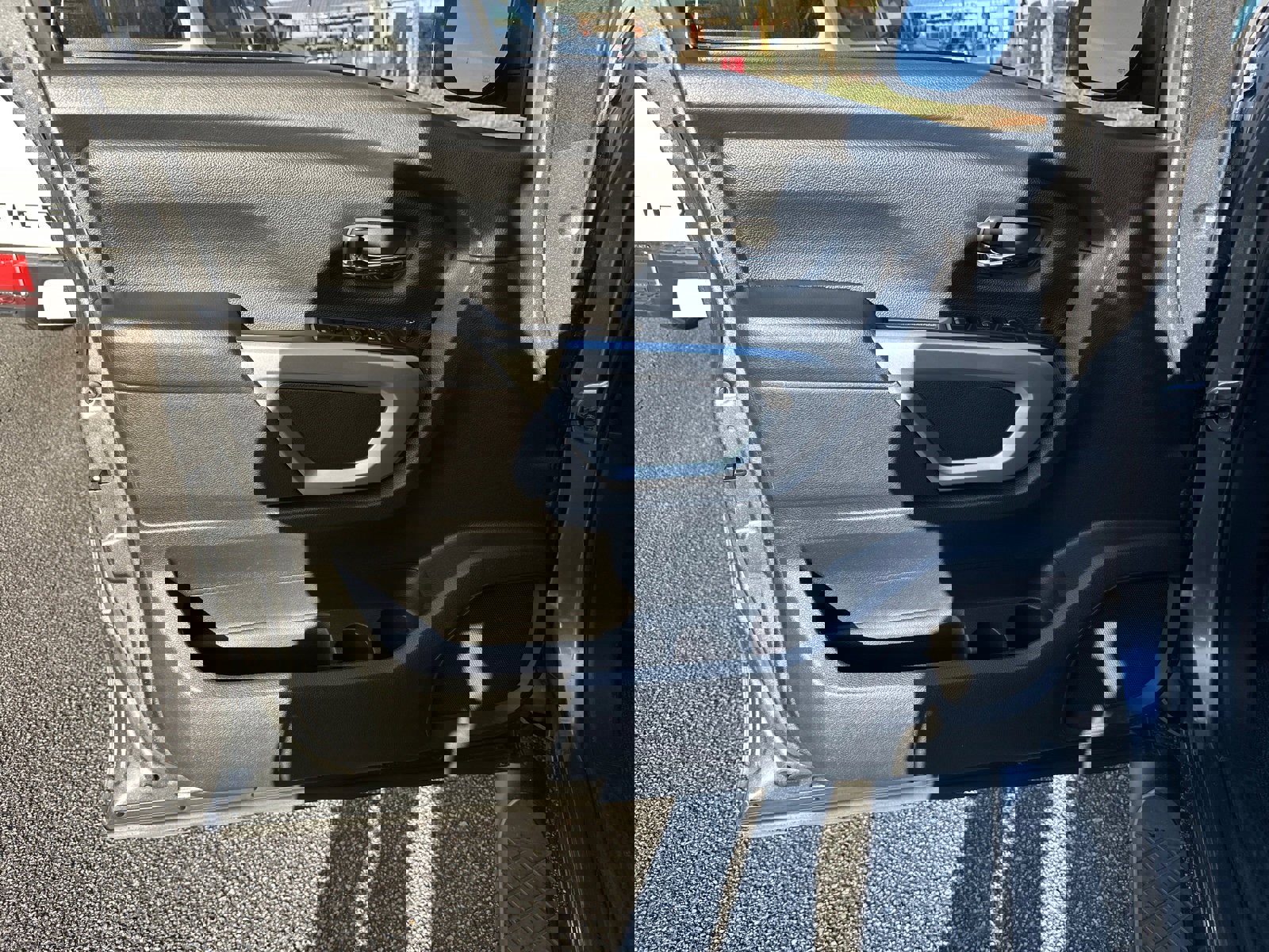 Used 2019 Nissan Titan SV image 10