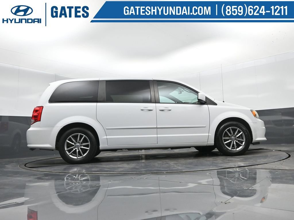 Used 2016 Dodge Grand Caravan SE image 39
