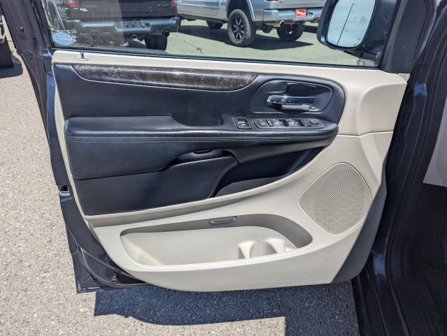 Used 2014 Dodge Grand Caravan SXT w/ Rear Park Assist Package FWD image 9