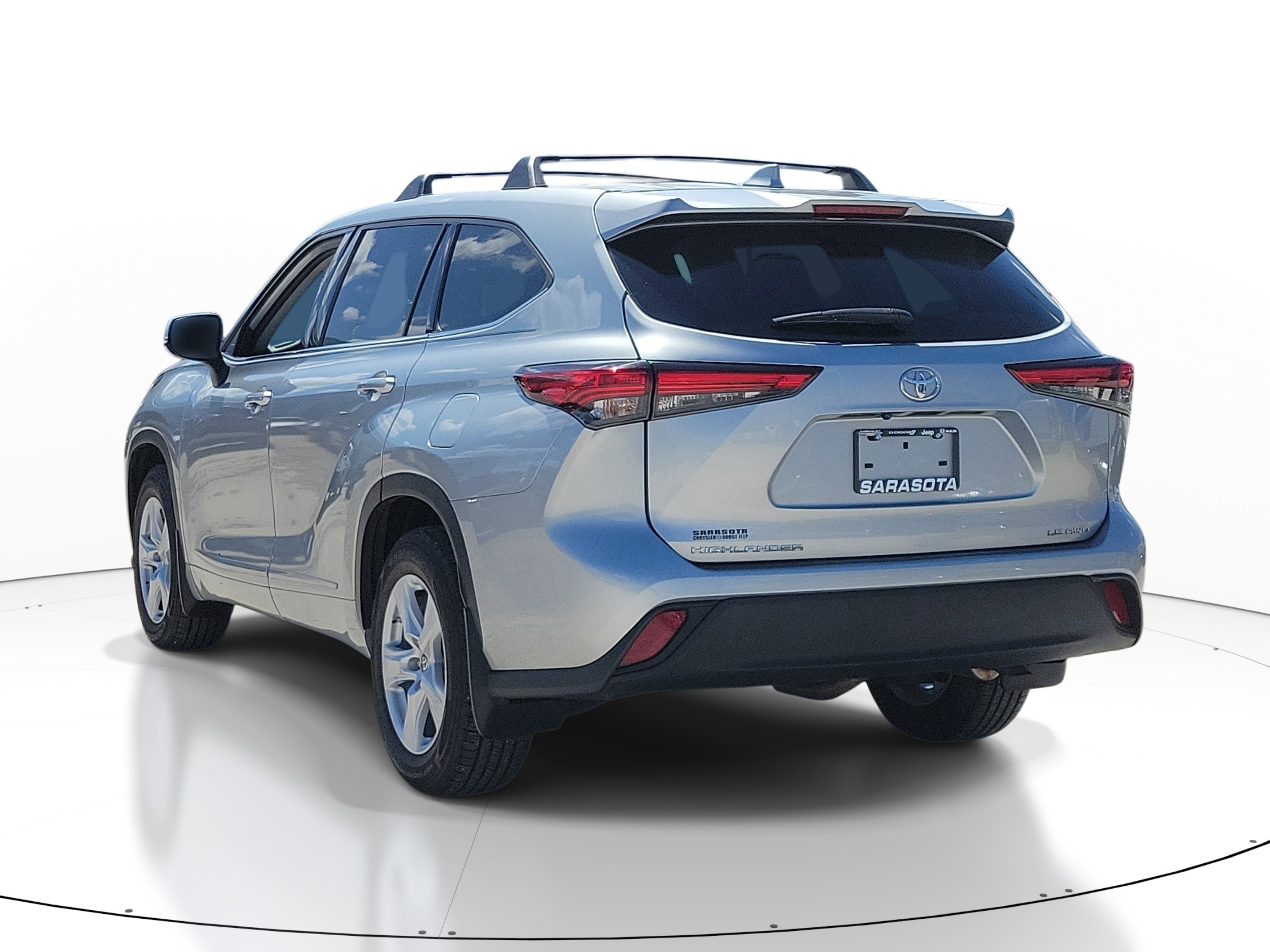 Used 2020 Toyota Highlander LE AWD/4WD image 4