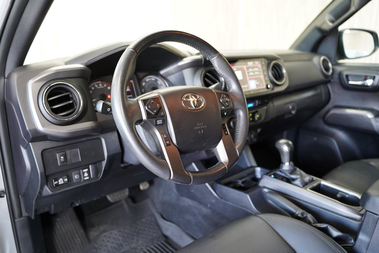 Used 2021 Toyota Tacoma TRD Sport w/ TRD Premium Sport Package AWD/4WD image 11