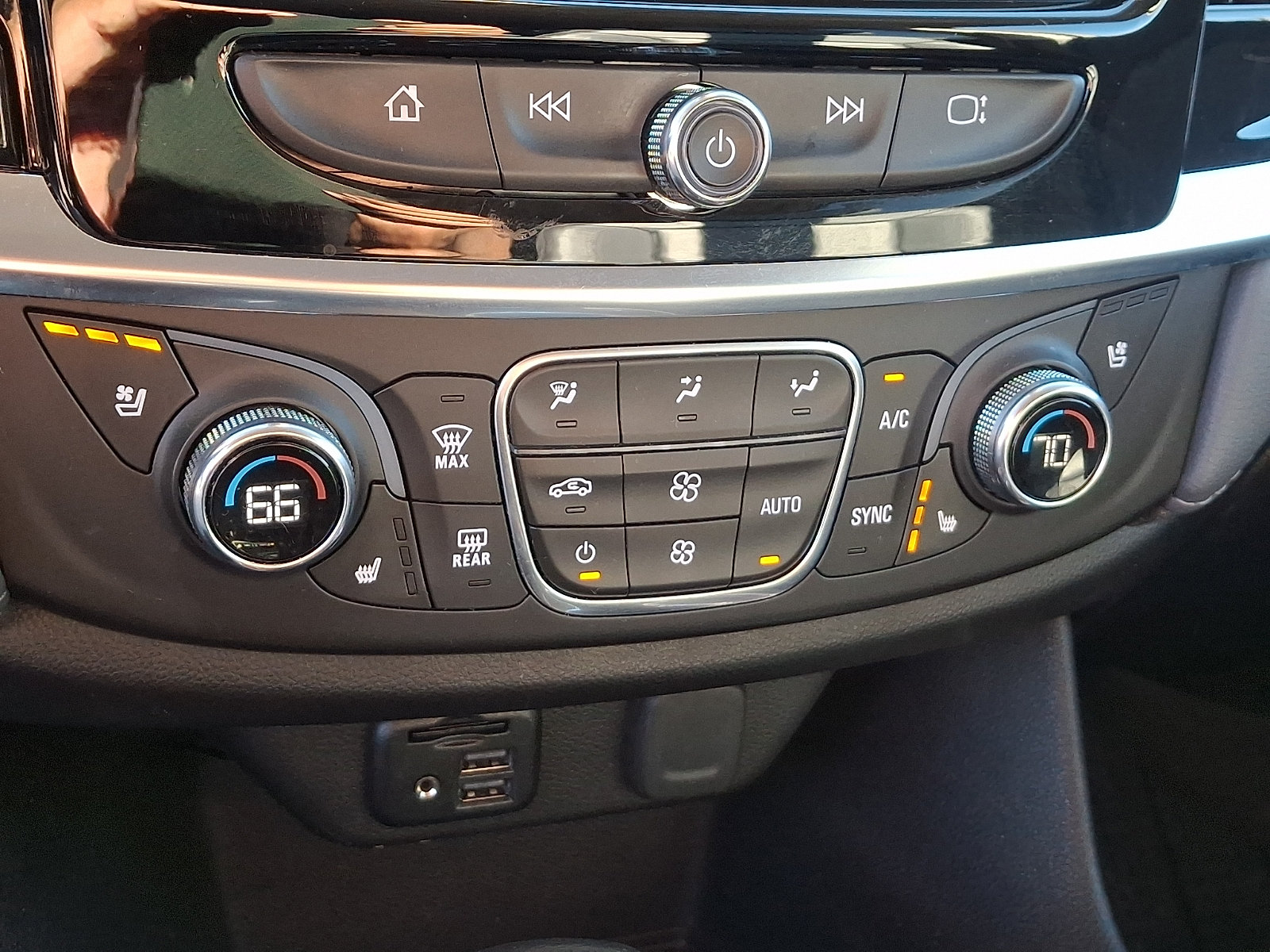 Used 2021 Chevrolet Traverse Premier AWD/4WD image 16