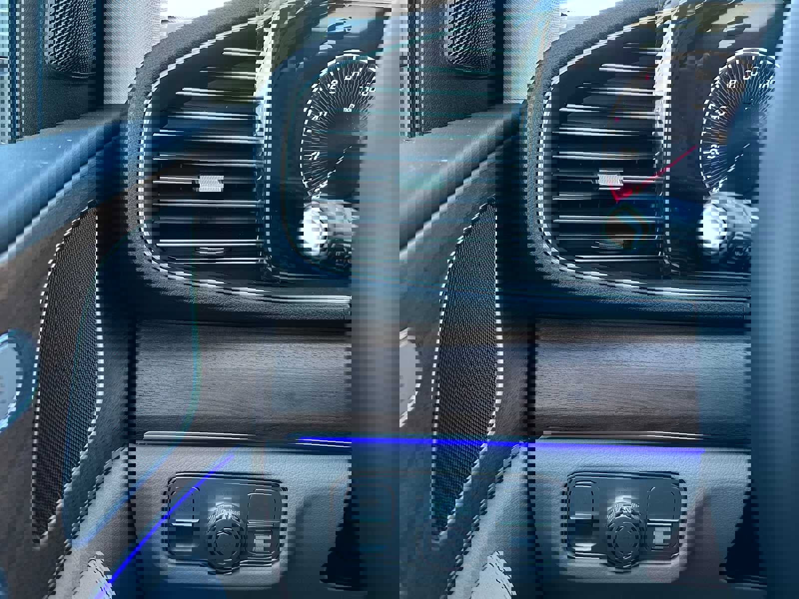 New 2026 Mercedes-Benz GLE 450e 4MATIC image 33