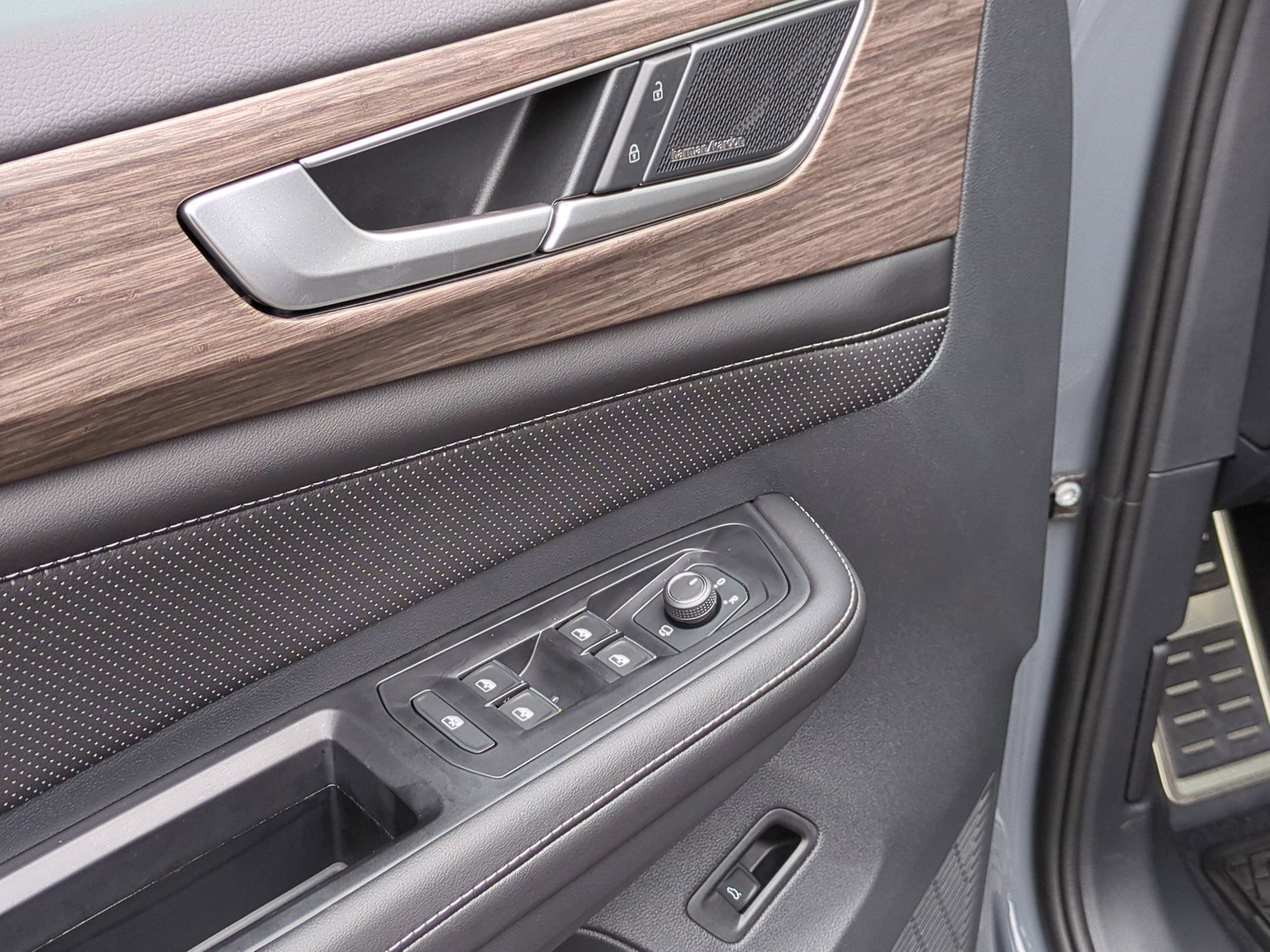 New 2025 Volkswagen Atlas SEL Premium R-Line image 10