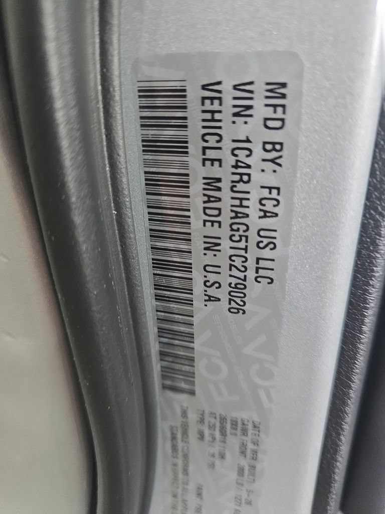 New 2026 Jeep Grand Cherokee Laredo w/ Trailer Tow Package AWD/4WD image 30