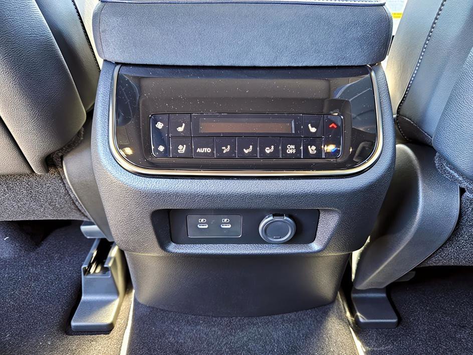 New 2026 INFINITI QX80 4WD image 11