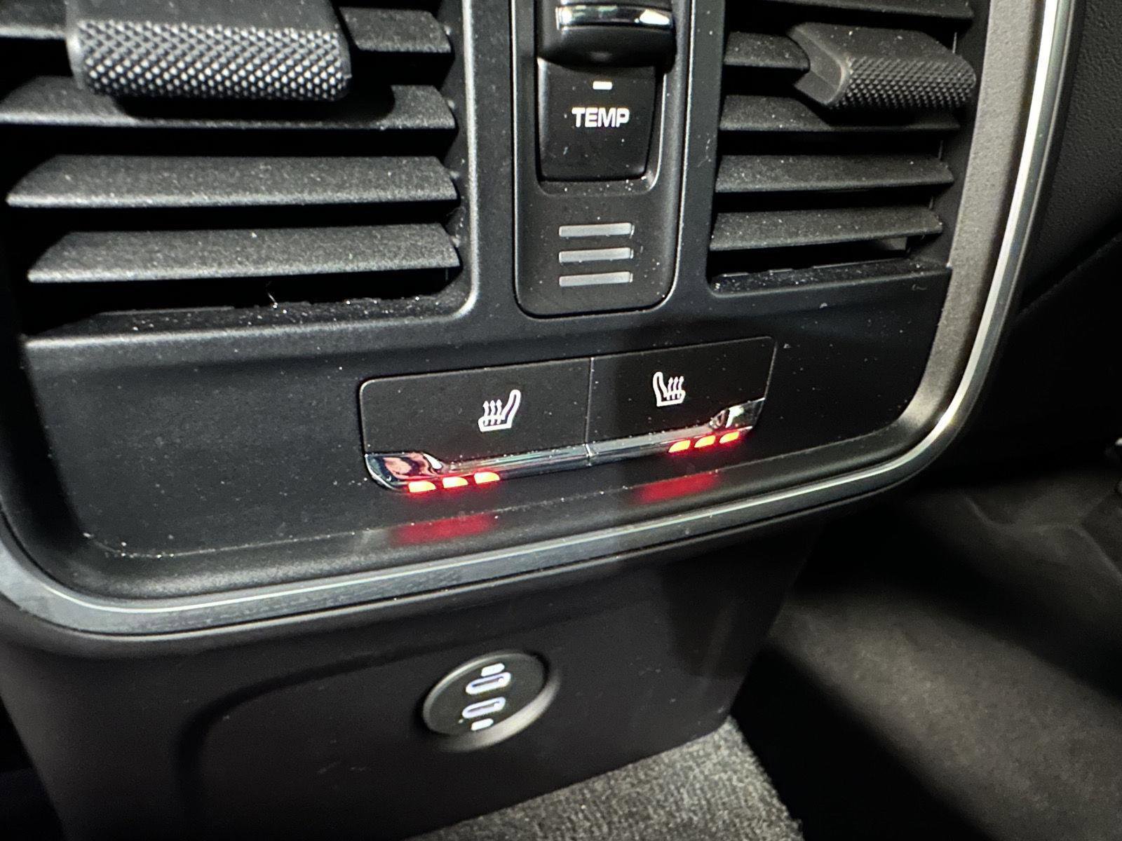 Certified 2025 Porsche Macan image 35
