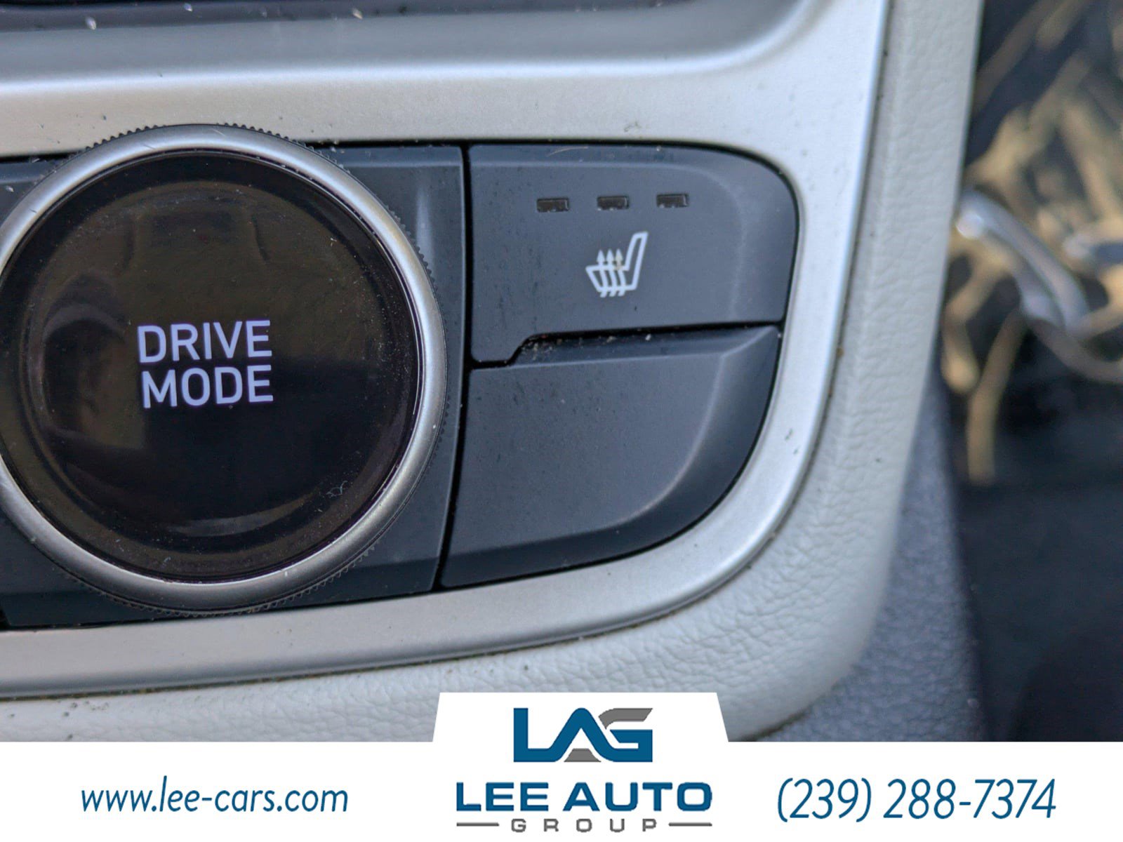 Used 2024 Hyundai Venue Limited image 25